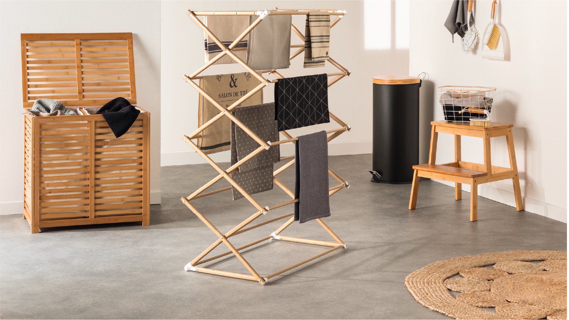 /on/demandware.static/-/Sites-homa-storefront-pt/default/dwe3636f1e/Lavandaria e limpeza_Bancos e escadotes_20240124 textos SEO páginas categorias.jpg